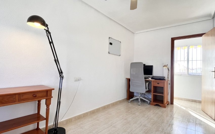 Herverkoop - Herenhuis -
Torrevieja - La Siesta - El Salado -  Torreta