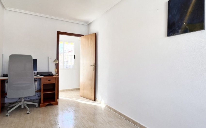 Herverkoop - Herenhuis -
Torrevieja - La Siesta - El Salado -  Torreta