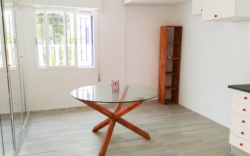 Herverkoop - Herenhuis -
Torrevieja - La Siesta