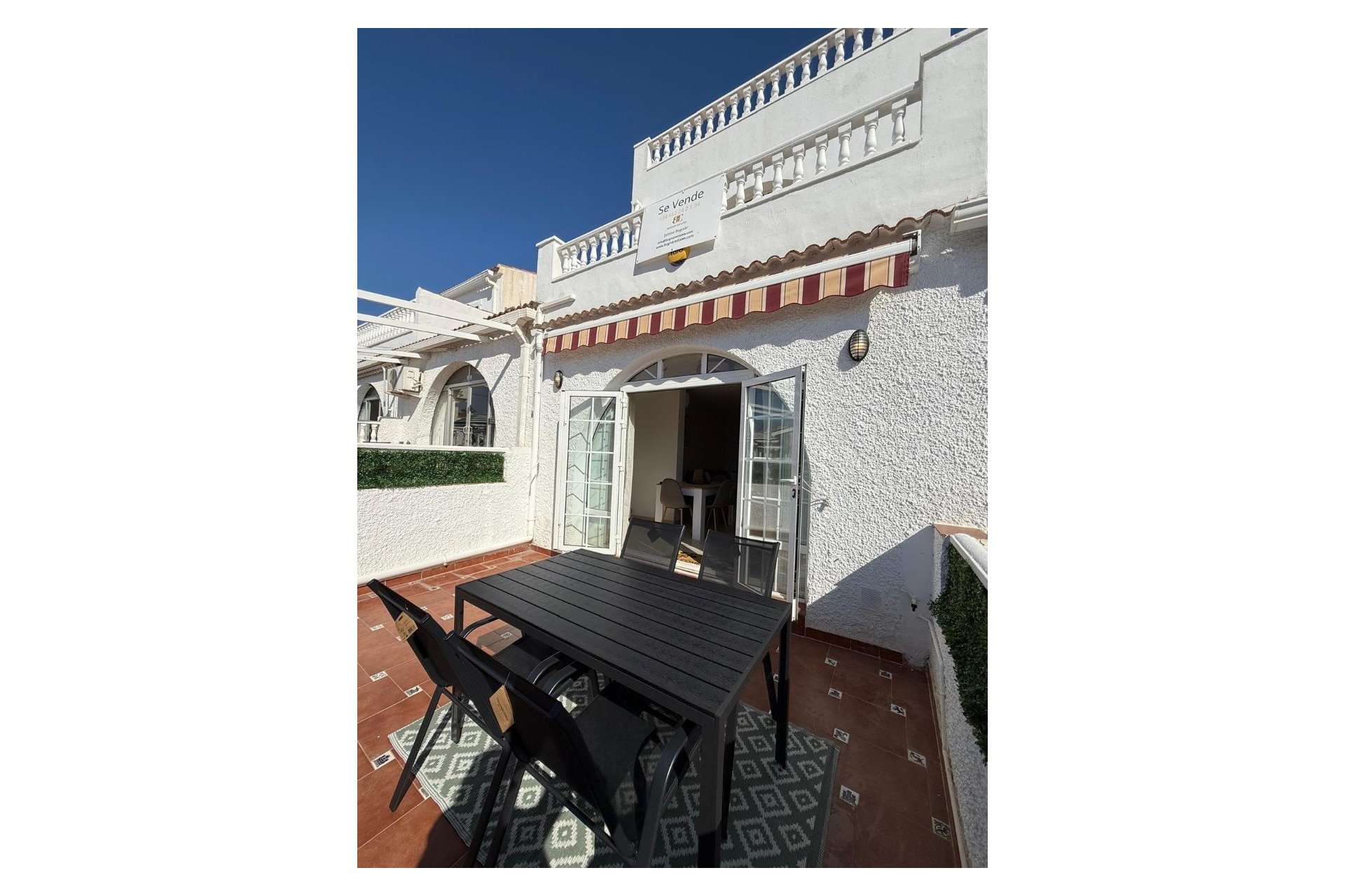 Herverkoop - Herenhuis -
Torrevieja - La Siesta