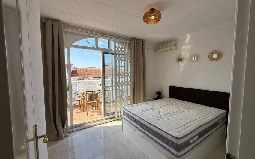 Herverkoop - Herenhuis -
Torrevieja - La Siesta