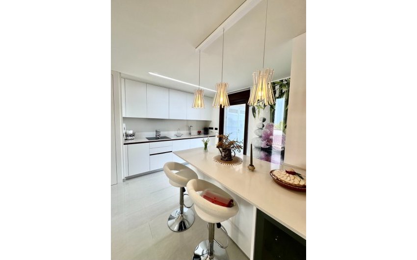 Herverkoop - Herenhuis -
Torrevieja - Los Balcones