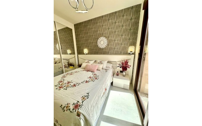 Herverkoop - Herenhuis -
Torrevieja - Los Balcones