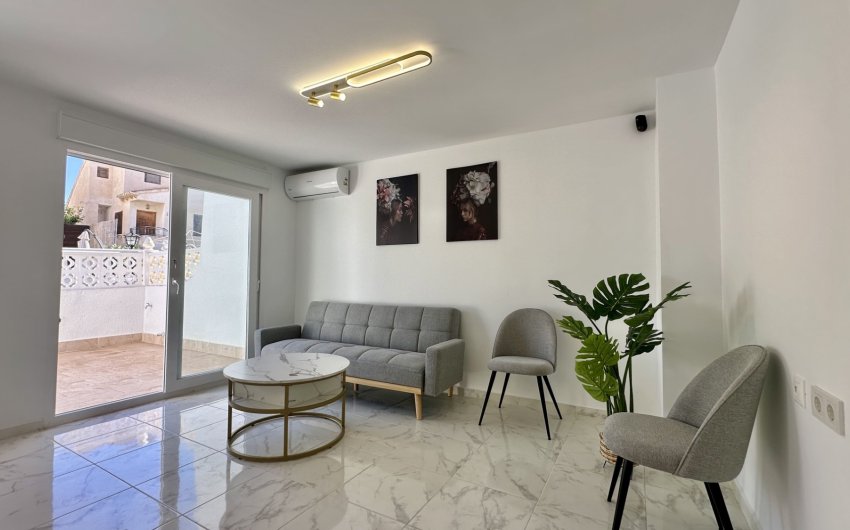 Herverkoop - Herenhuis -
Torrevieja - Los Balcones