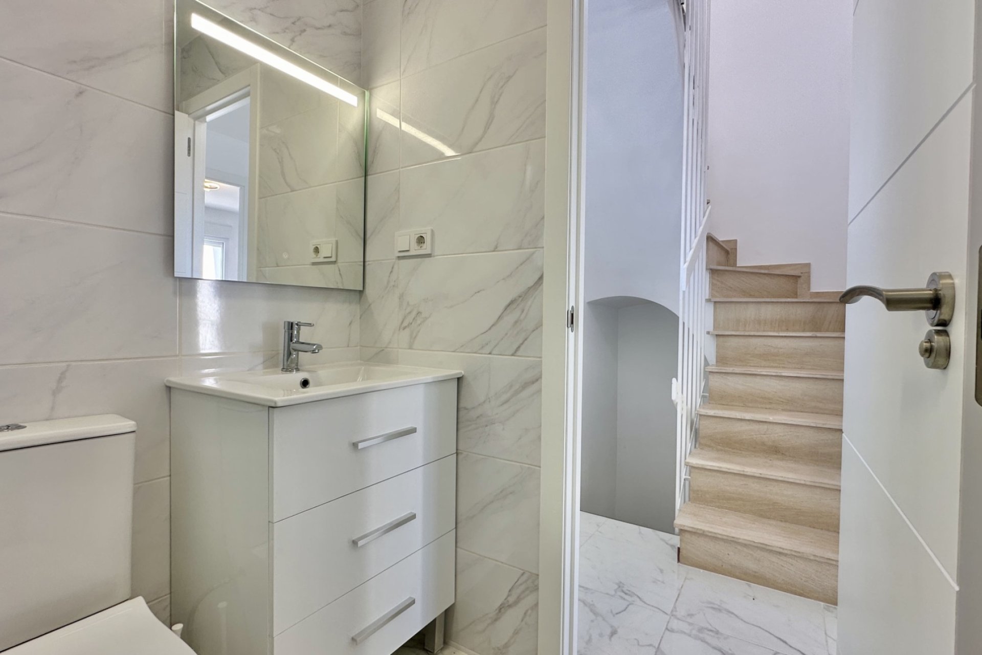 Herverkoop - Herenhuis -
Torrevieja - Los Balcones