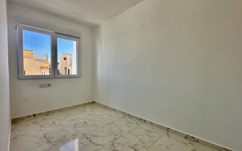 Herverkoop - Herenhuis -
Torrevieja - Los Balcones