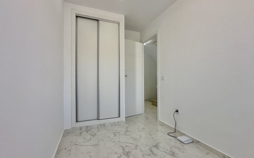 Herverkoop - Herenhuis -
Torrevieja - Los Balcones