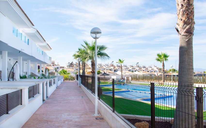 Herverkoop - Herenhuis -
Torrevieja - Los Balcones