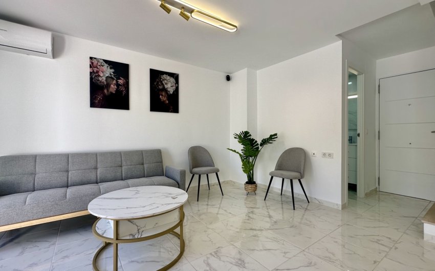 Herverkoop - Herenhuis -
Torrevieja - Los Balcones