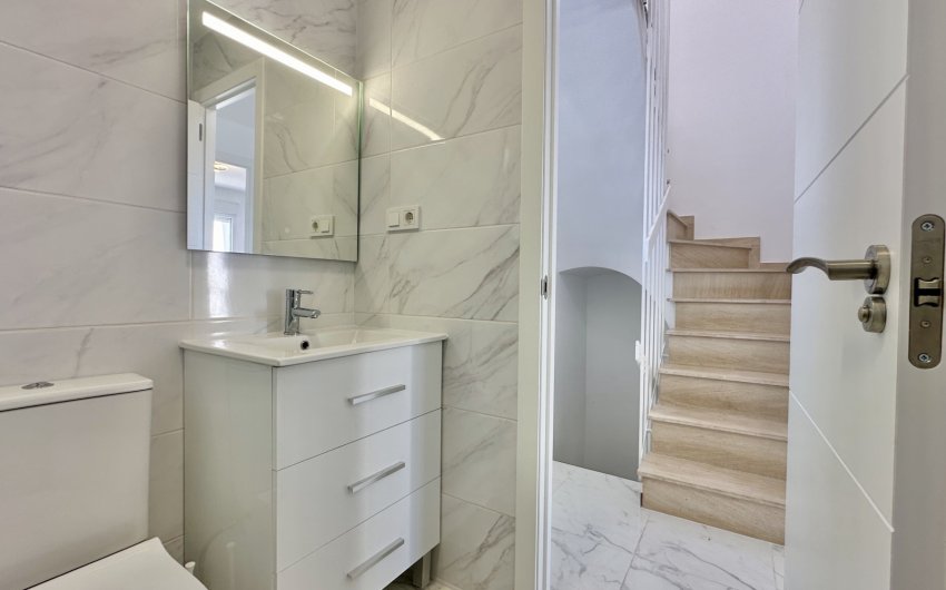 Herverkoop - Herenhuis -
Torrevieja - Los Balcones