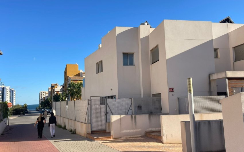 Herverkoop - Herenhuis -
Torrevieja - Punta Prima