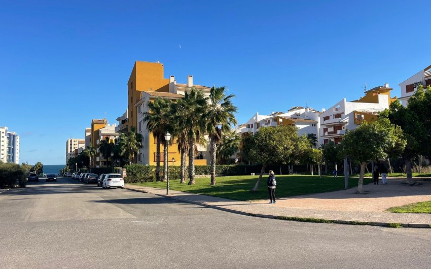 Herverkoop - Herenhuis -
Torrevieja - Punta Prima