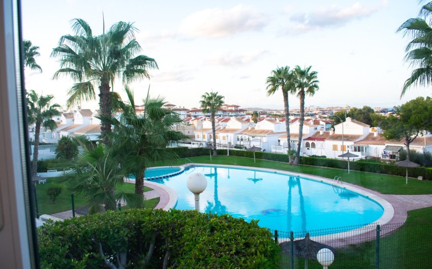 Herverkoop - Herenhuis -
Torrevieja - Torreblanca