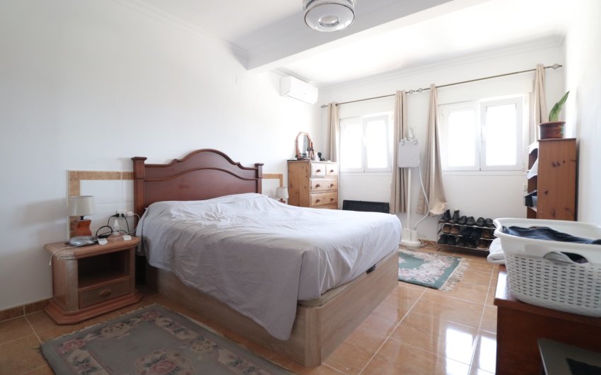 Herverkoop - Herenhuis -
Torrevieja - Torretas