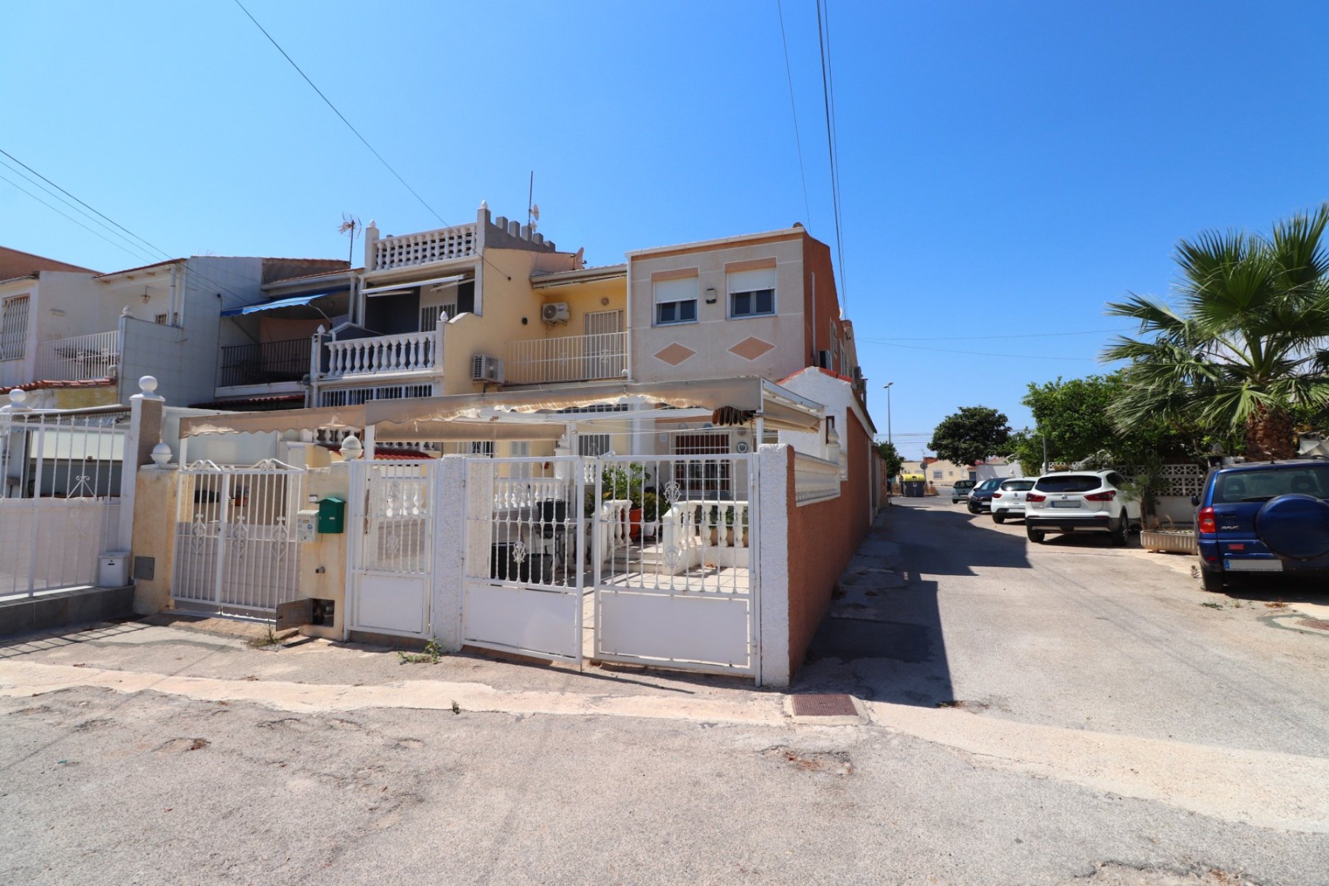 Herverkoop - Herenhuis -
Torrevieja - Torretas