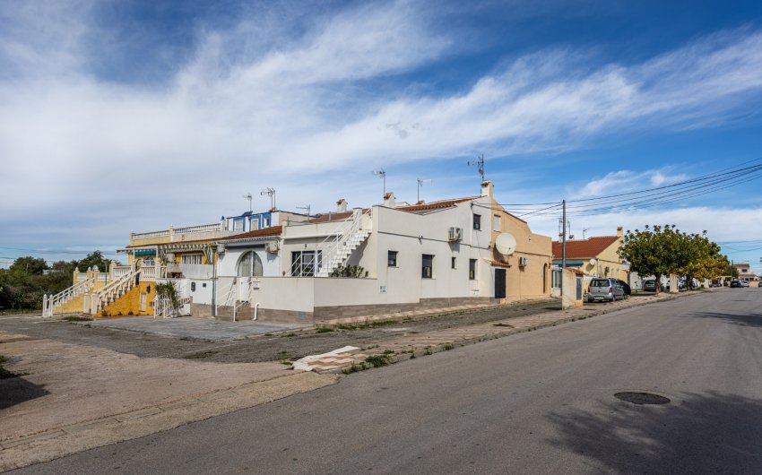 Herverkoop - Herenhuis -
Torrevieja - Urbanización San Luis