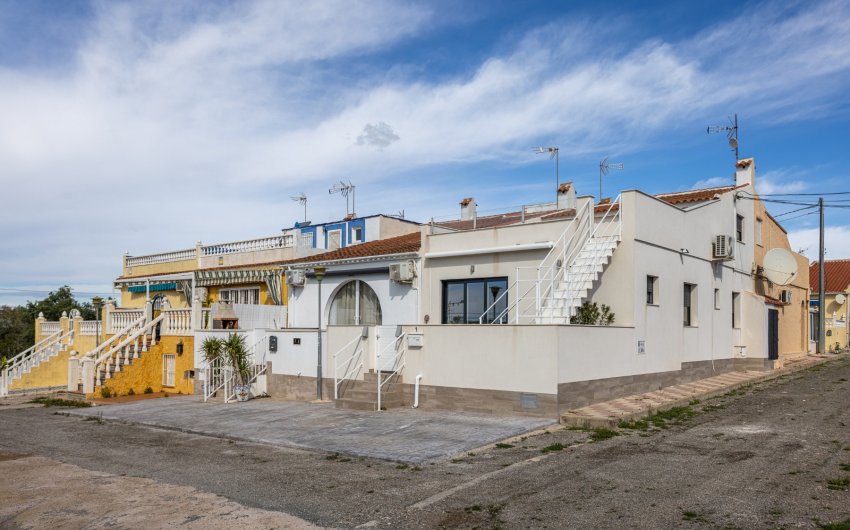 Herverkoop - Herenhuis -
Torrevieja - Urbanización San Luis