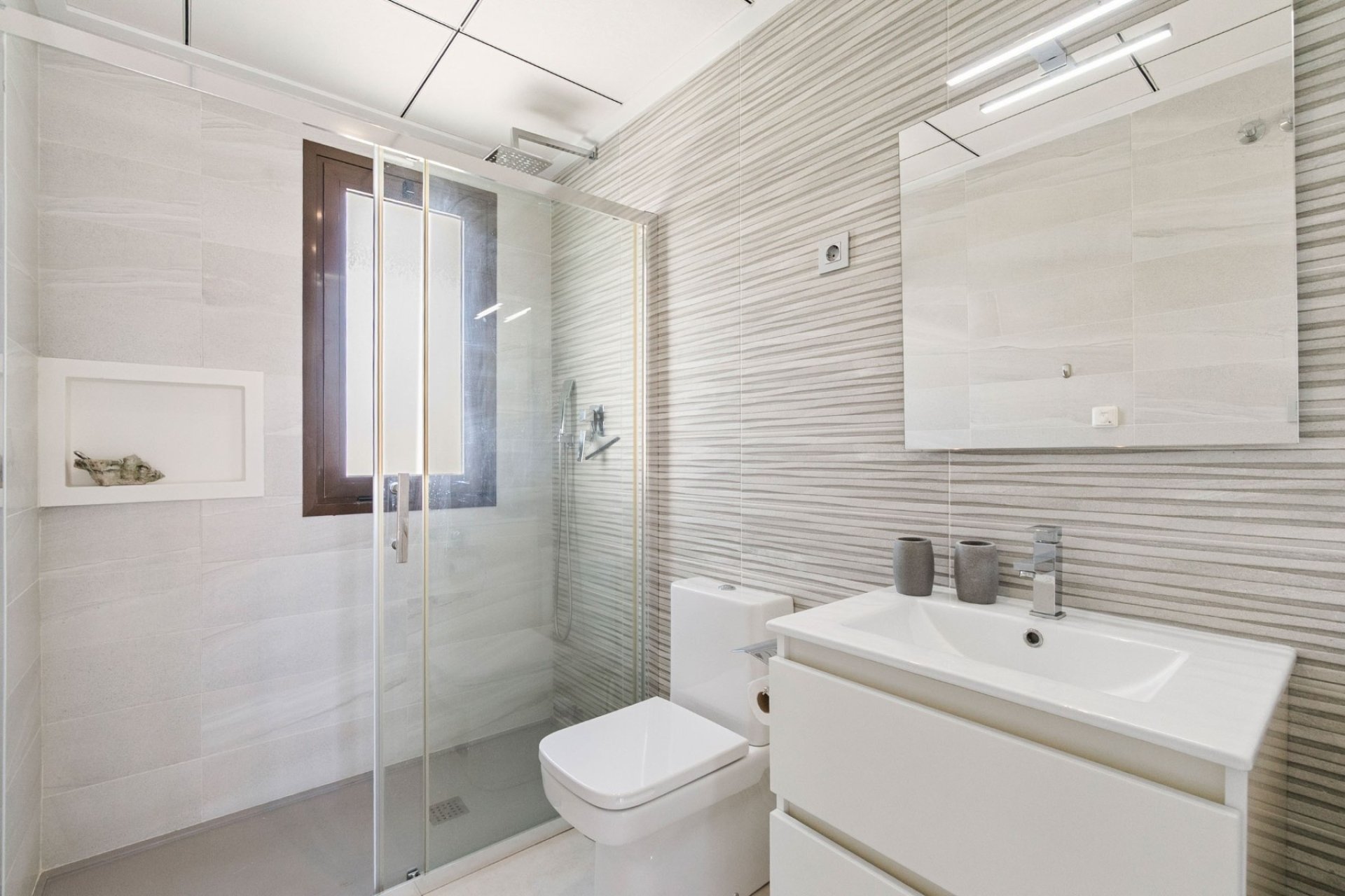 Herverkoop - Herenhuis -
Torrevieja