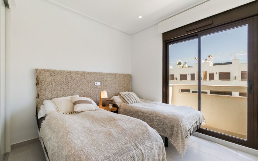 Herverkoop - Herenhuis -
Torrevieja