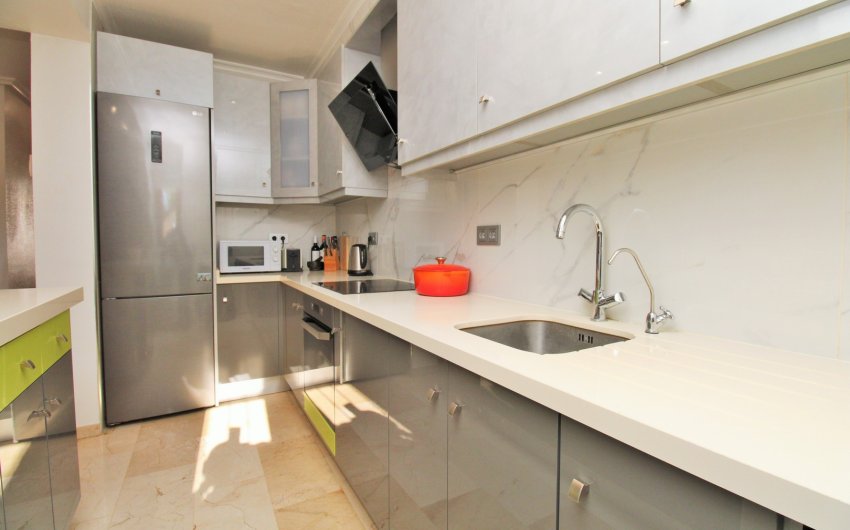 Herverkoop - Herenhuis -
Villamartín - PAU 8