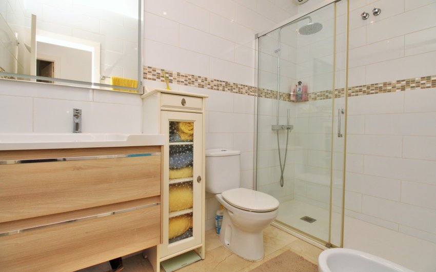 Herverkoop - Herenhuis -
Villamartín - PAU 8