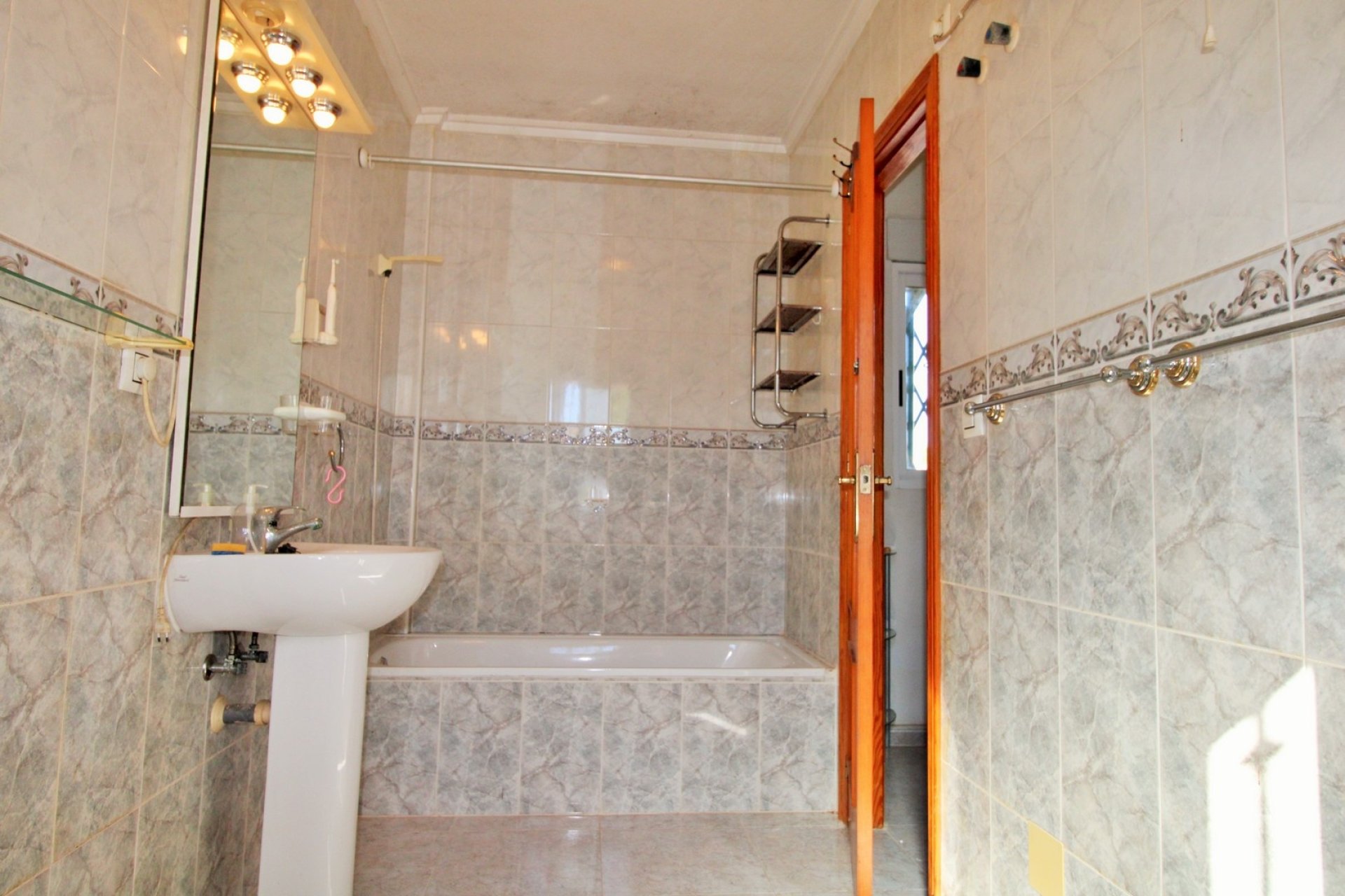 Herverkoop - Herenhuis -
Villamartín