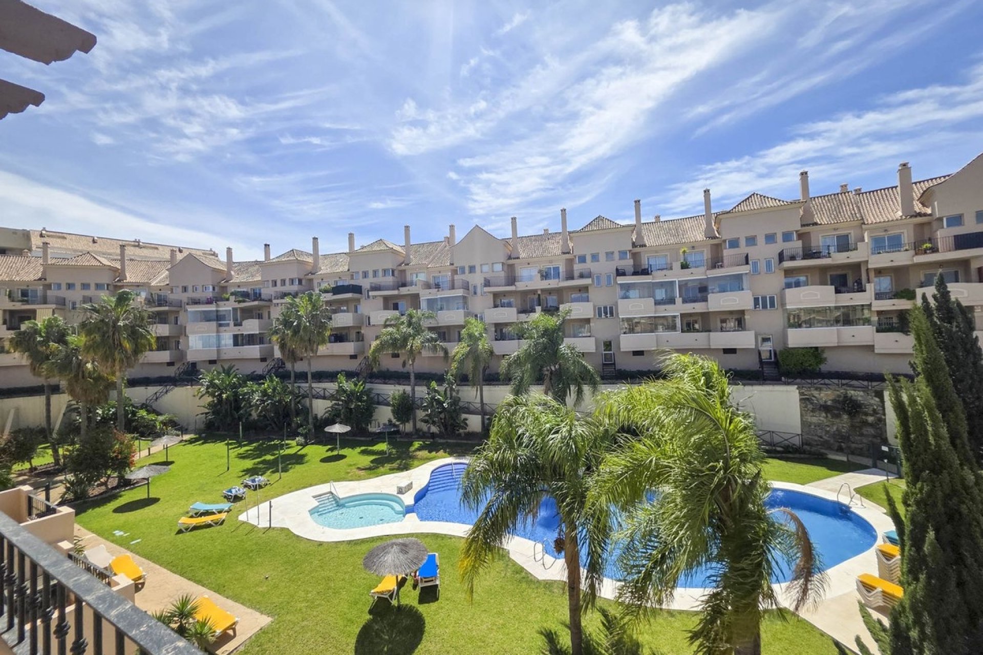 Herverkoop - Penthouse -
La Duquesa - Costa del Sol