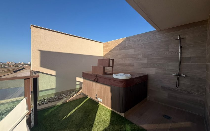 Herverkoop - Penthouse -
Playa Honda - Costa Calida