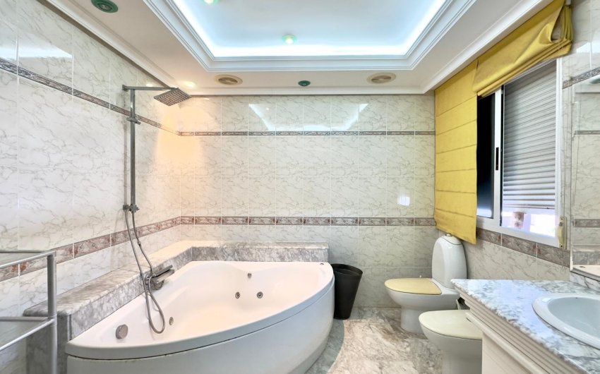 Herverkoop - Penthouse -
Torrevieja - Centro
