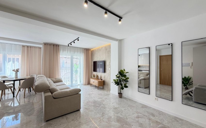 Herverkoop - Penthouse -
Torrevieja - Playa del Cura