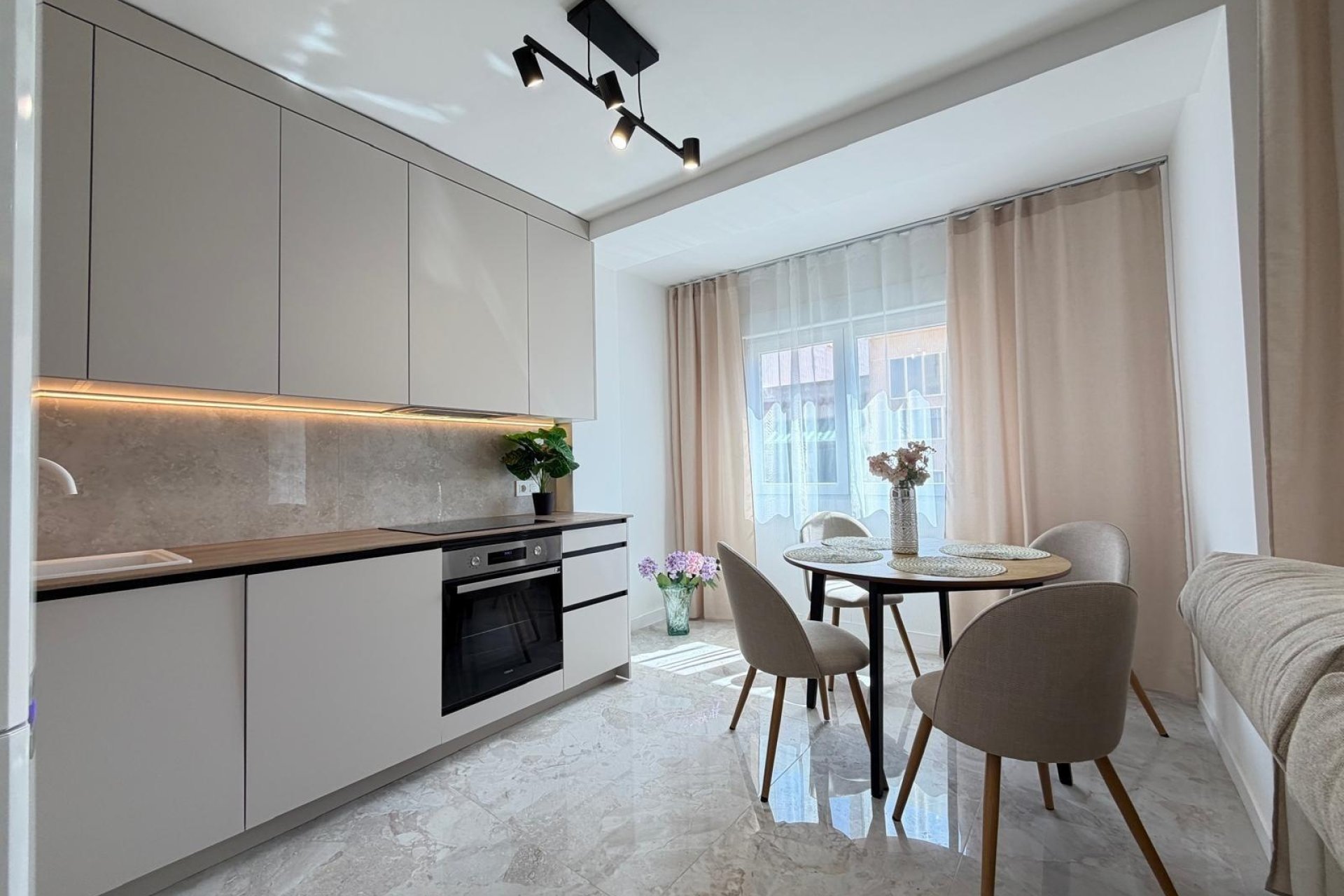 Herverkoop - Penthouse -
Torrevieja - Playa del Cura