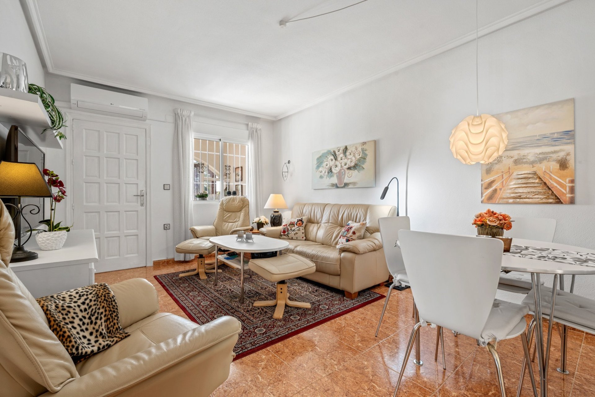 Herverkoop - Quad House -
La Marina - Costa Blanca