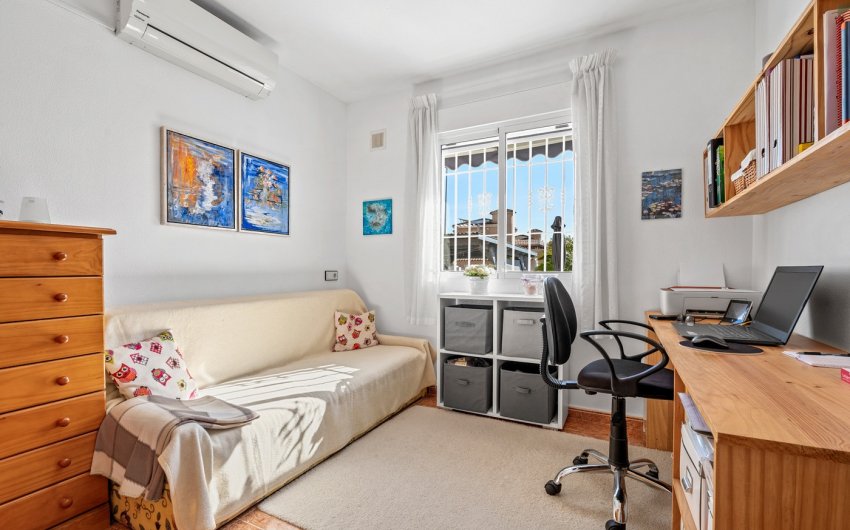 Herverkoop - Quad House -
La Marina - Costa Blanca