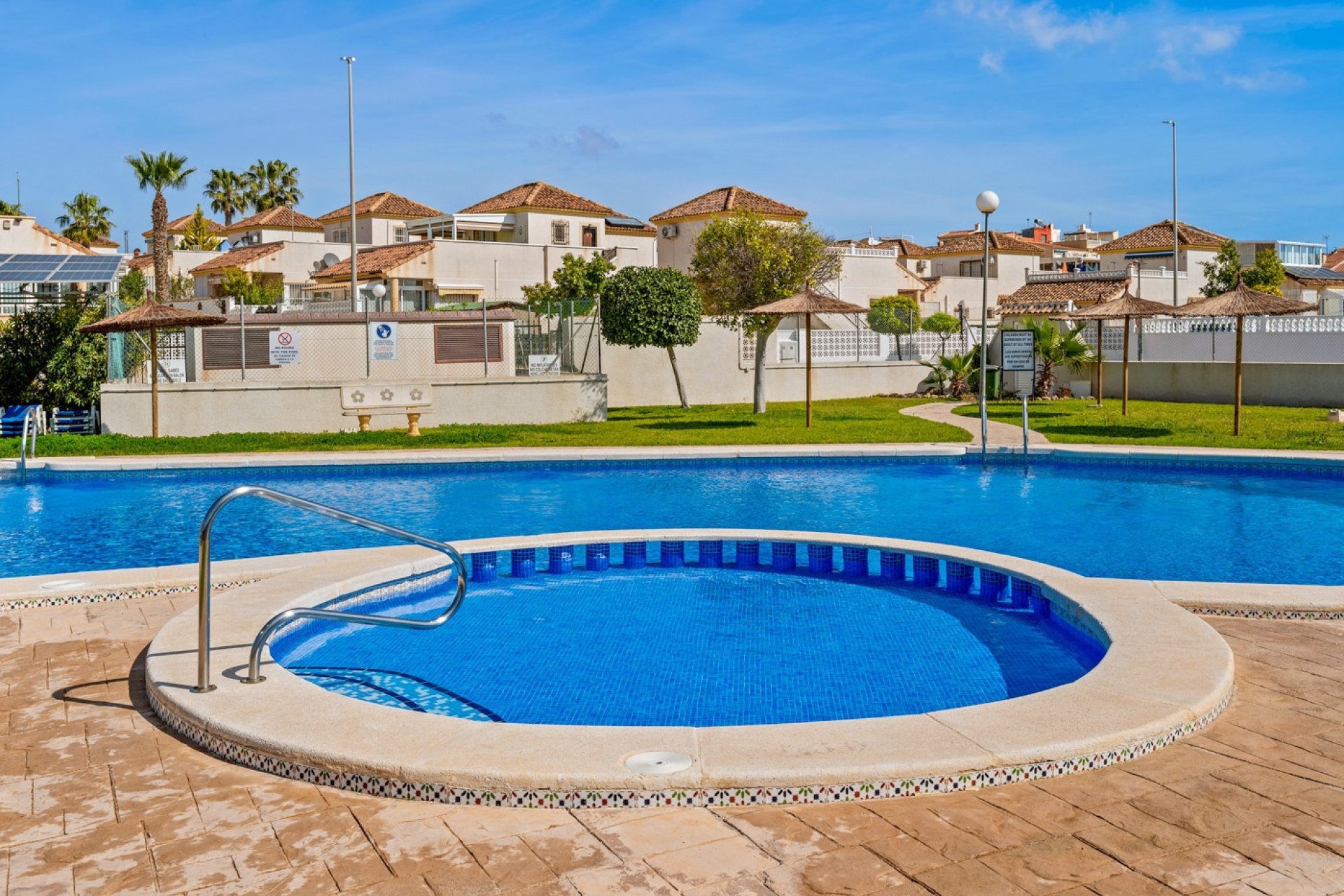 Herverkoop - Quad House -
La Marina - Costa Blanca