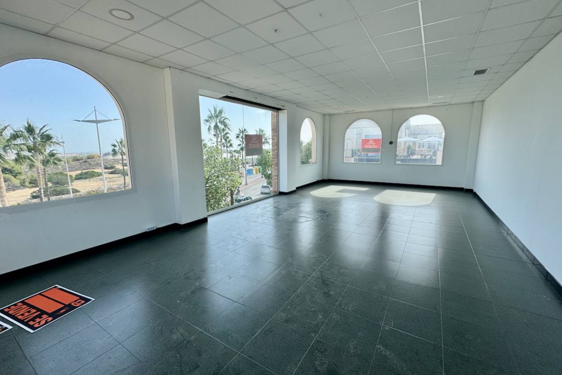 Herverkoop - Reclame -
La Finca Golf - La finca Golf