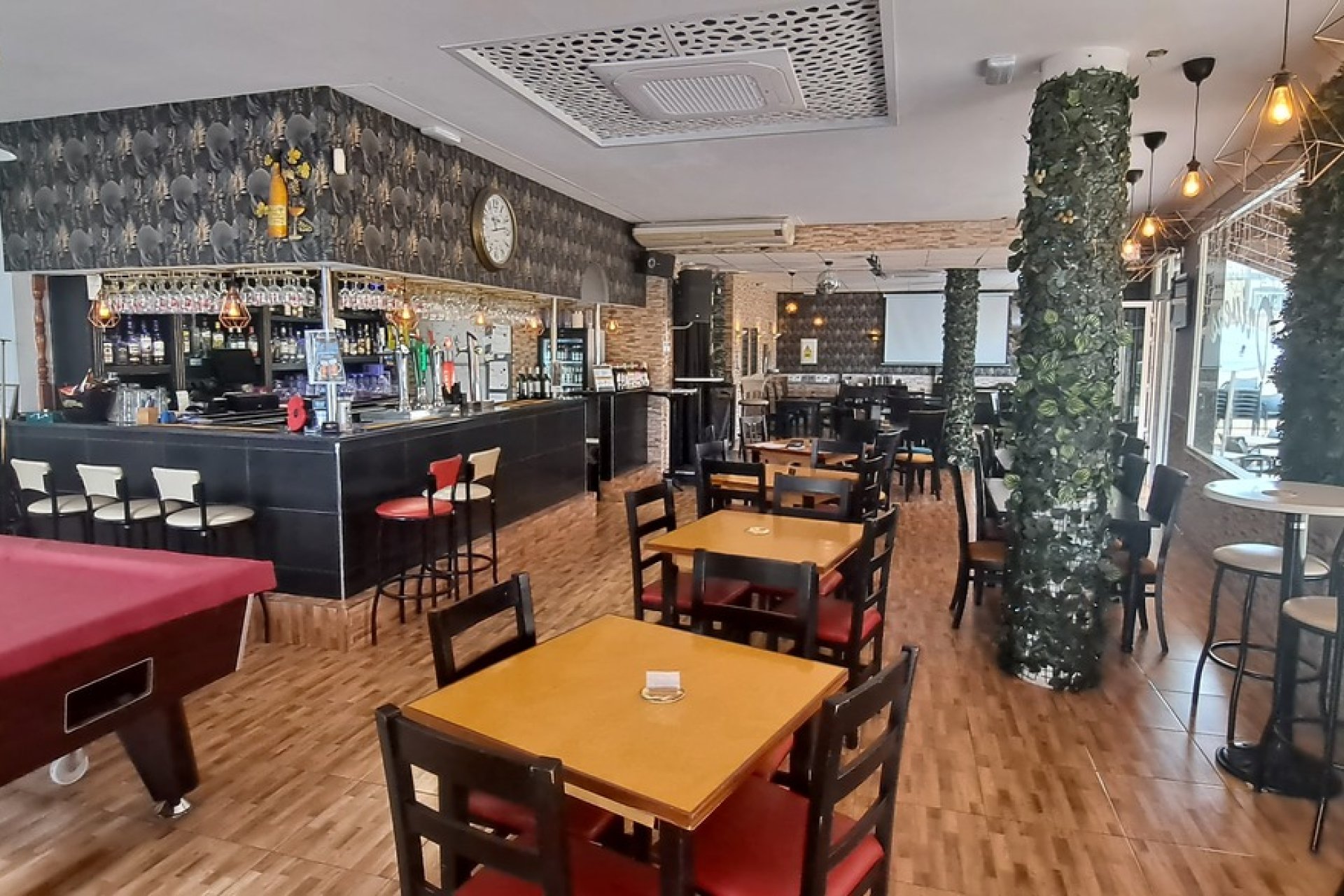 Herverkoop - Reclame -
Villamartin - Orihuela Costa