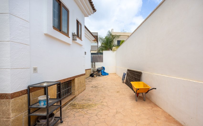 Herverkoop - Semi Detached Villa -
Los Montesinos - La Herrada