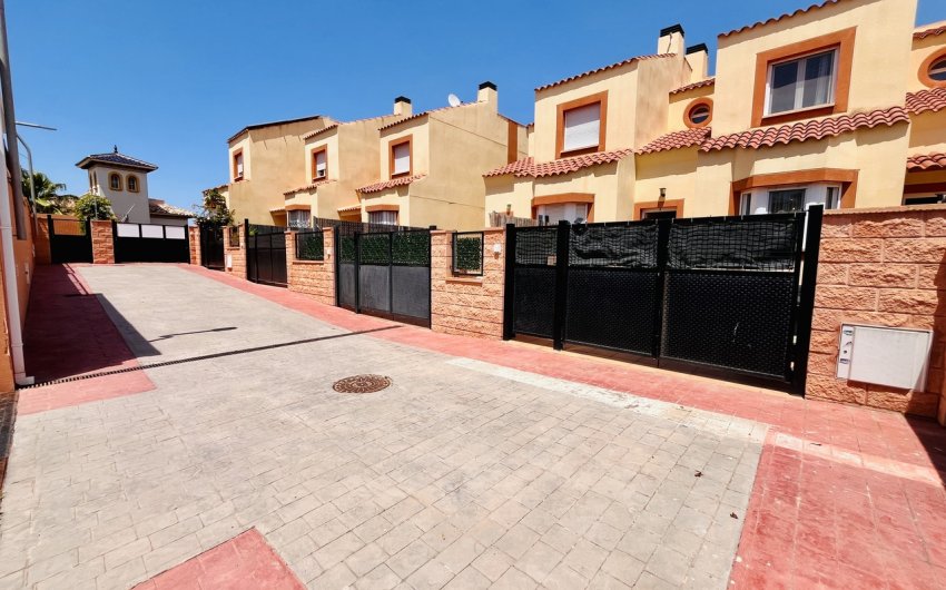 Herverkoop - Town House -
Cabo Roig - Costa Blanca