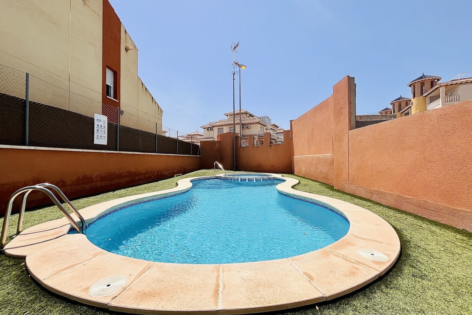 Herverkoop - Town House -
Cabo Roig - Costa Blanca