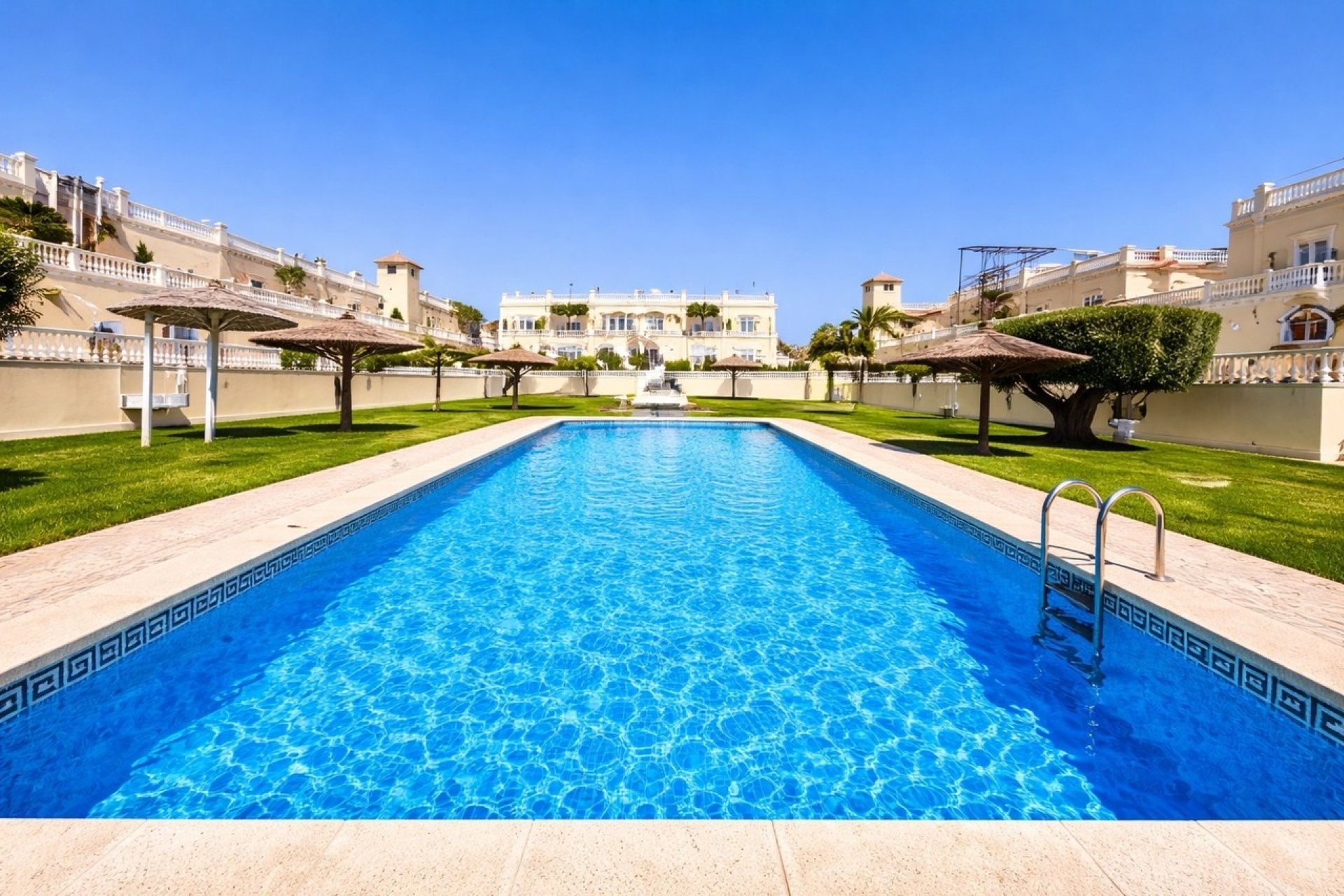Herverkoop - Town House -
Cabo Roig - Costa Blanca