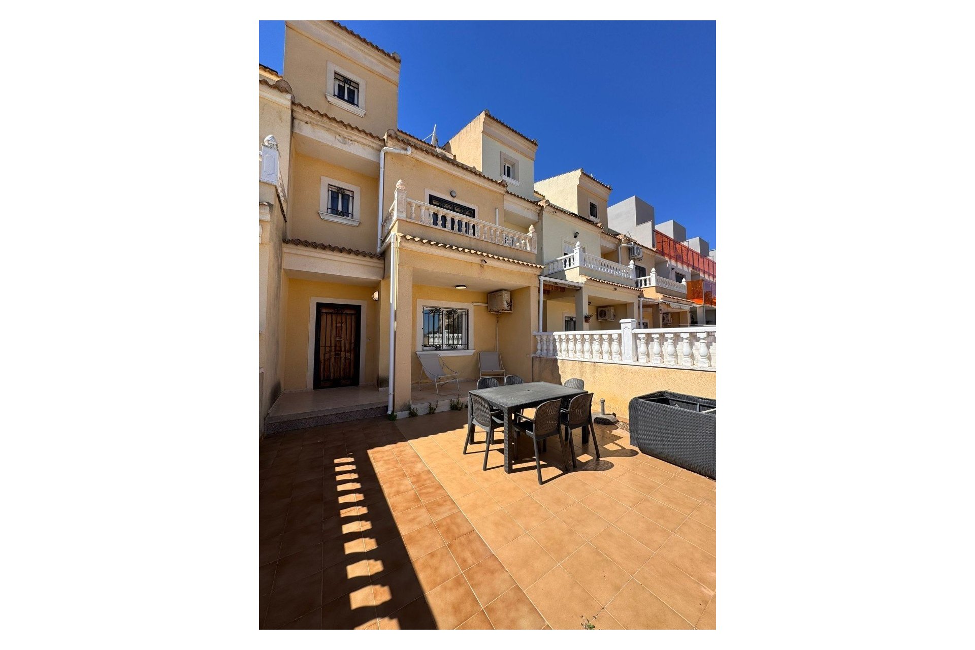 Herverkoop - Town House -
Campoamor - Costa Blanca