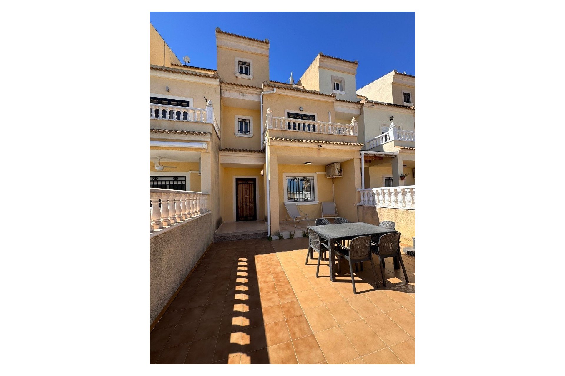 Herverkoop - Town House -
Campoamor - Costa Blanca