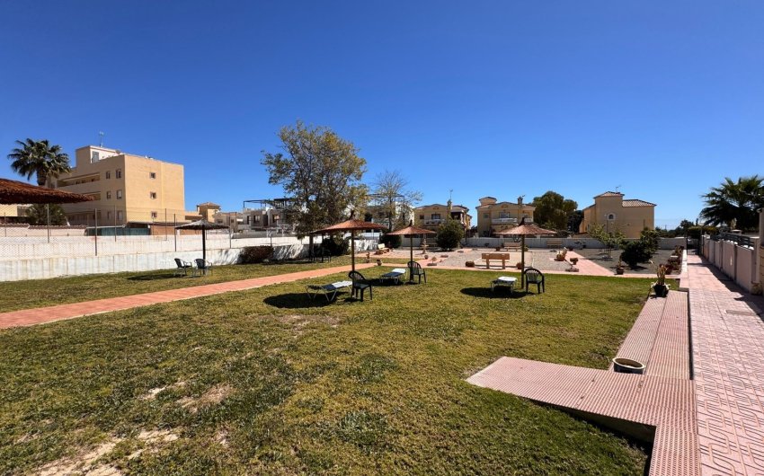 Herverkoop - Town House -
Campoamor - Costa Blanca