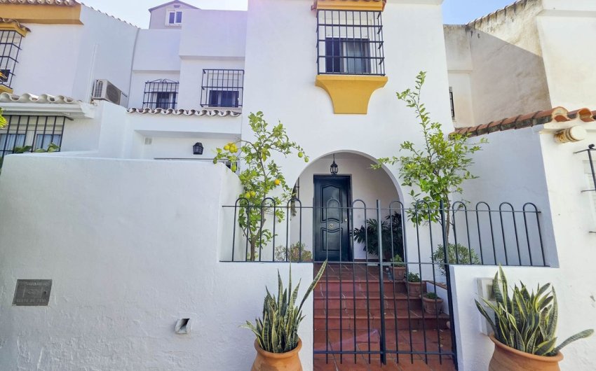 Herverkoop - Town House -
Casares Playa - Costa del Sol