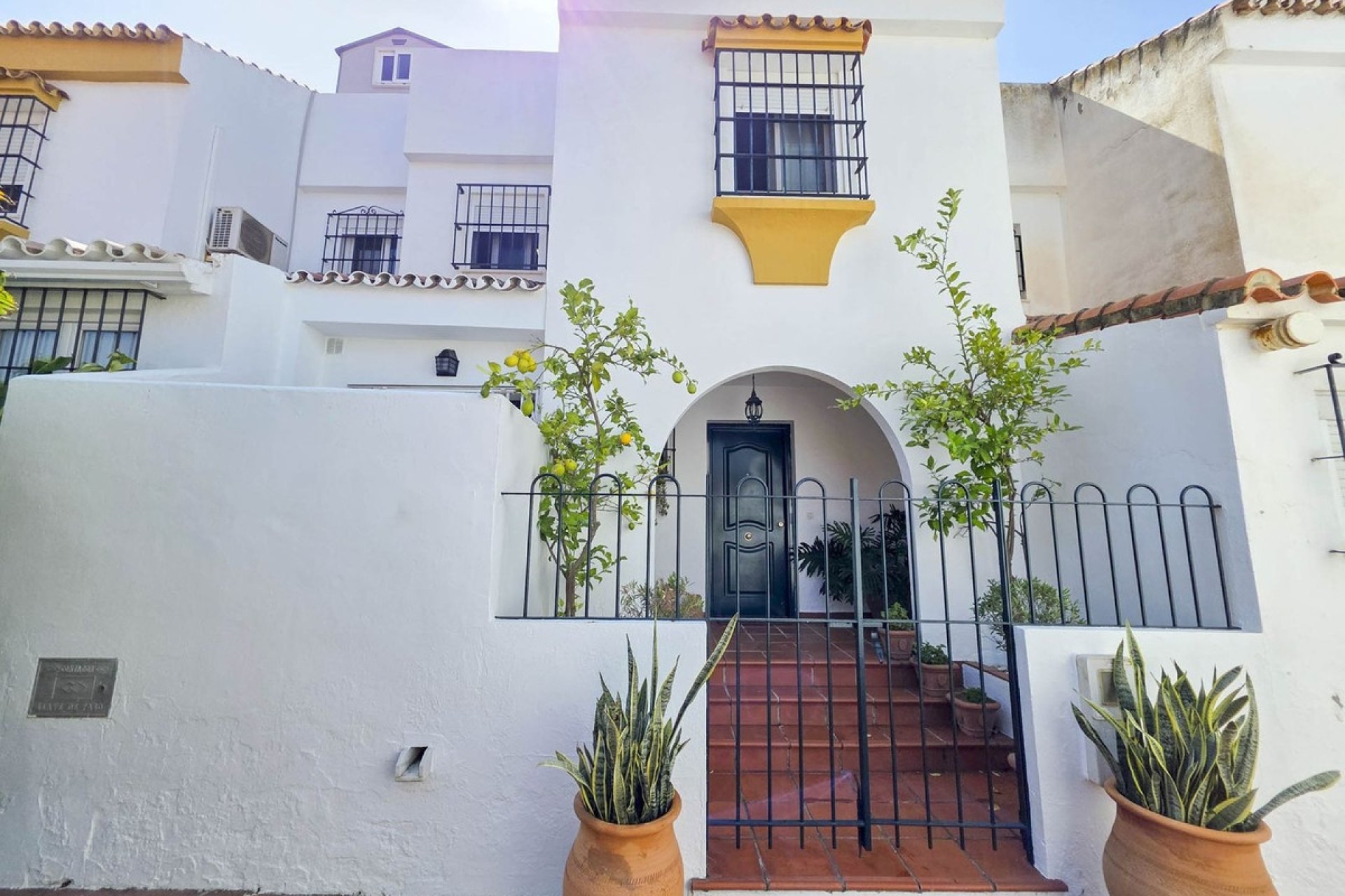 Herverkoop - Town House -
Casares Playa - Costa del Sol