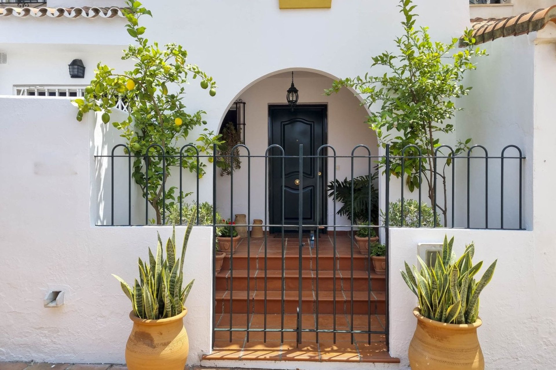 Herverkoop - Town House -
Casares Playa - Costa del Sol