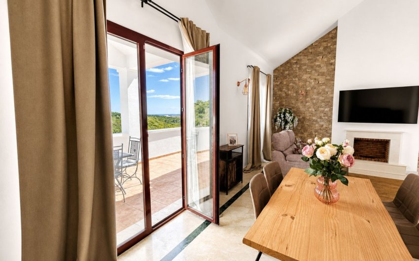 Herverkoop - Town House -
Casares Playa - Costa del Sol