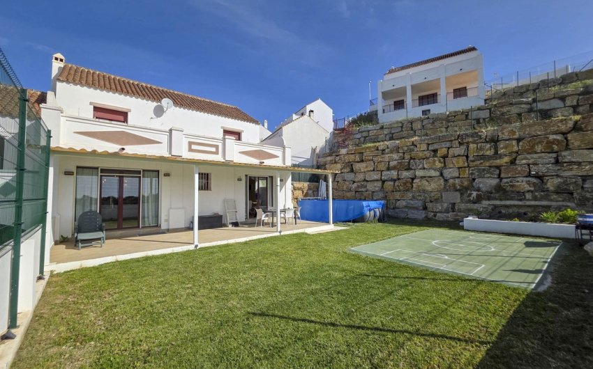 Herverkoop - Town House -
Casares Playa - Costa del Sol