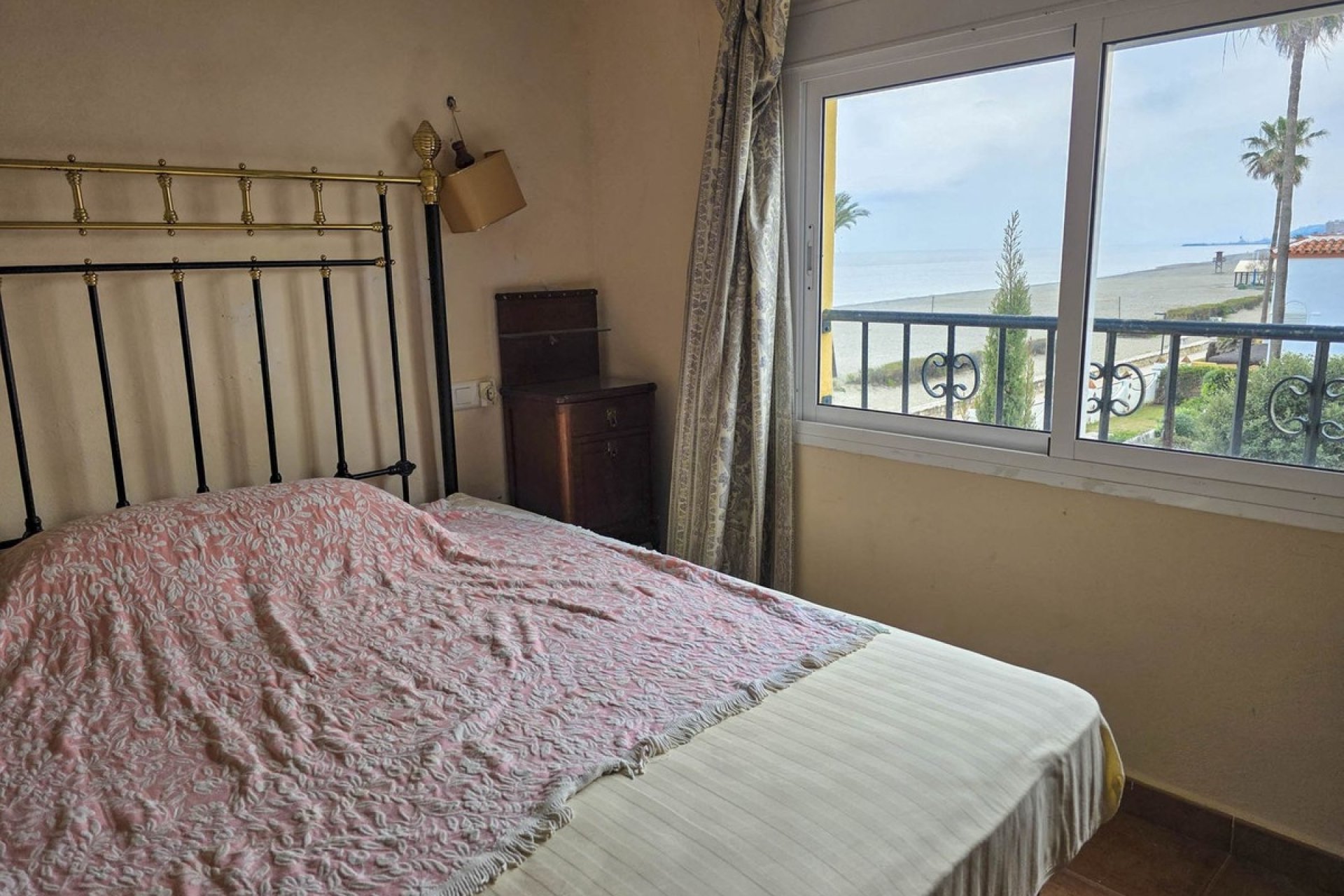 Herverkoop - Town House -
Casares Playa - Costa del Sol