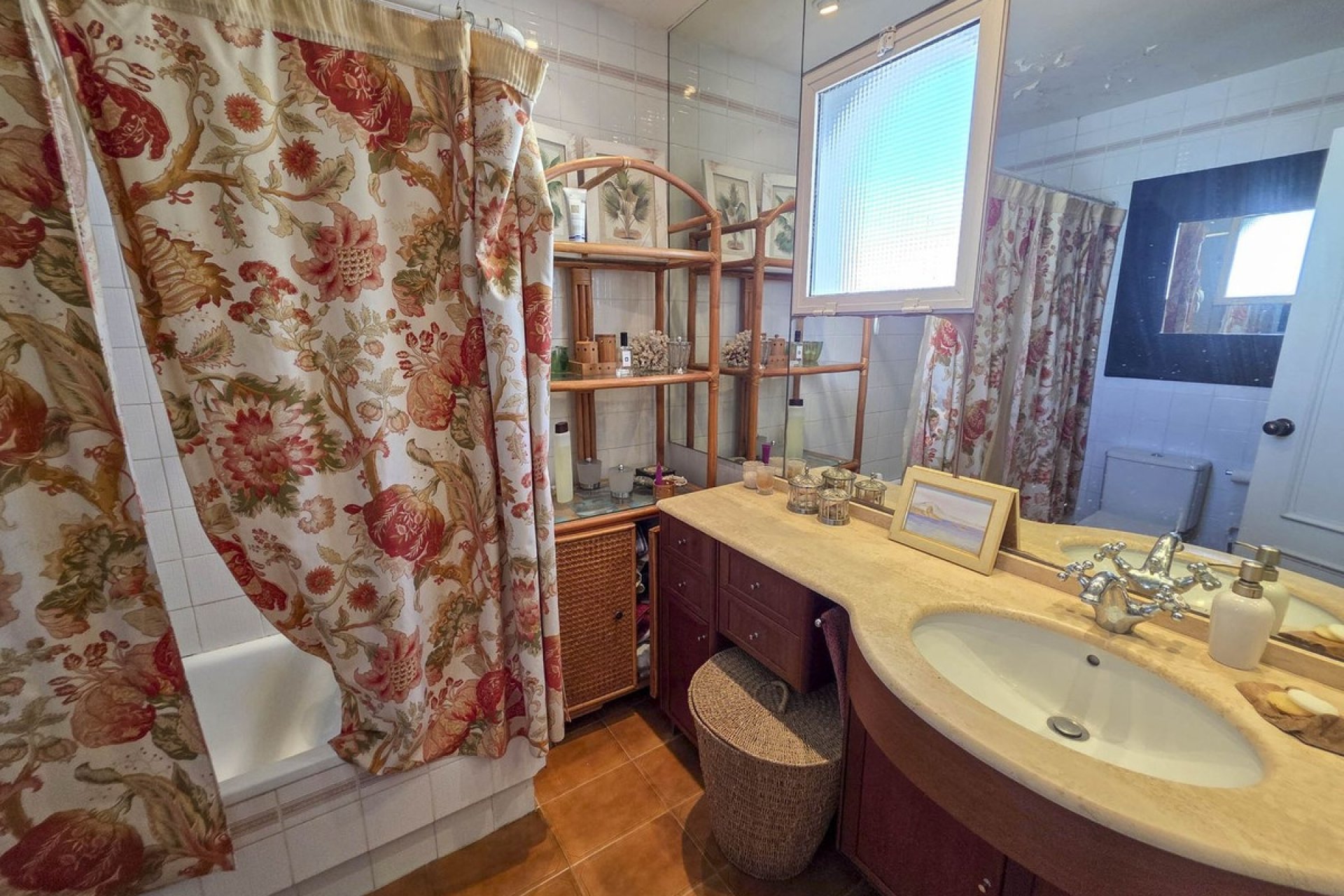 Herverkoop - Town House -
Casares Playa - Costa del Sol